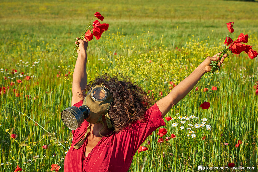 DESFASE 2
Una reflexió fotogràfica sobre els temps que ens toca viure.
Lliure interpretació.
Model: Ivelice Brown.