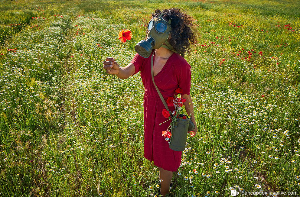 DESFASE 2
Una reflexió fotogràfica sobre els temps que ens toca viure.
Lliure interpretació.
Model: Ivelice Brown.