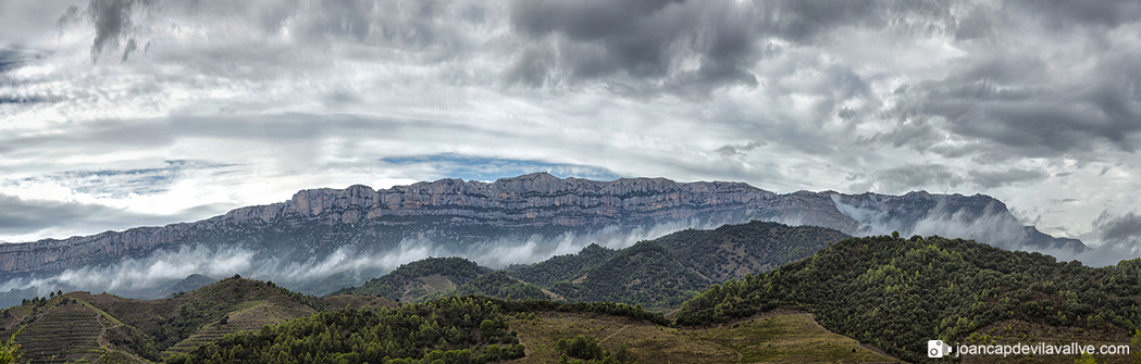 Serra de Montsant despres de la pluja.
Priorat