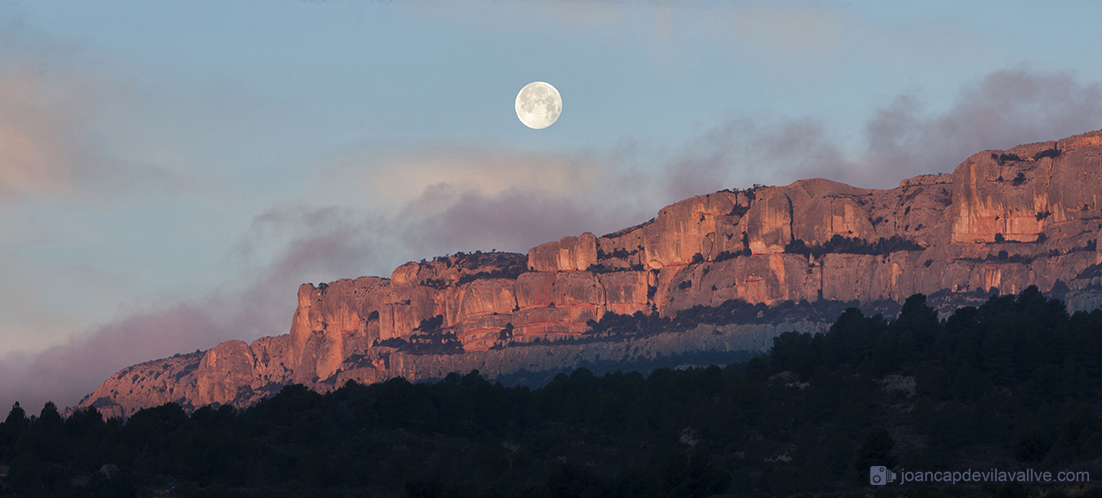 Lluna plena a la Serra de Montsant