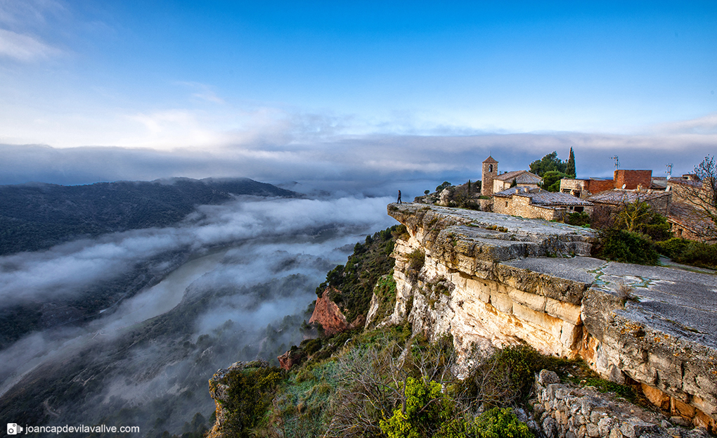 Siurana amb boires.