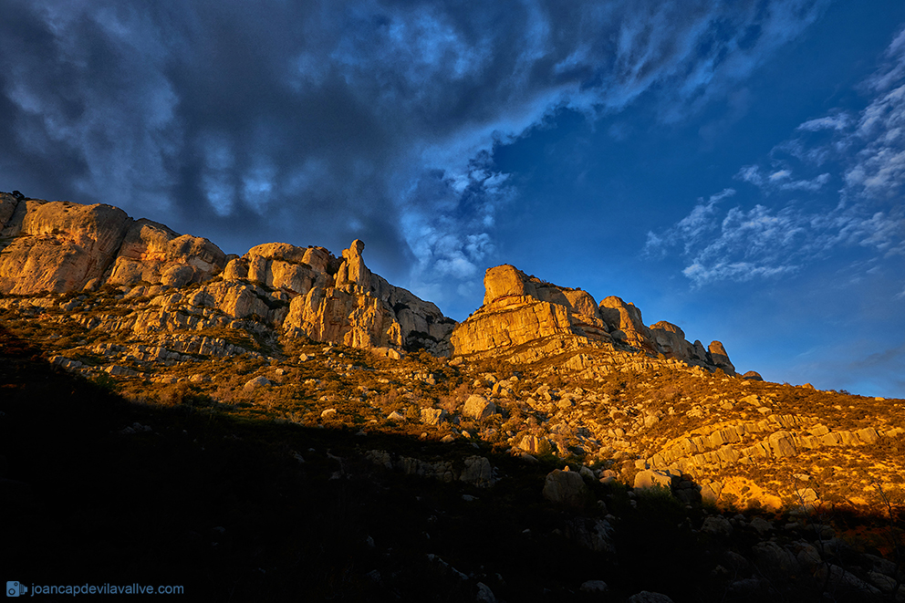 Posta de sol als cingles de la Serra de Montsant