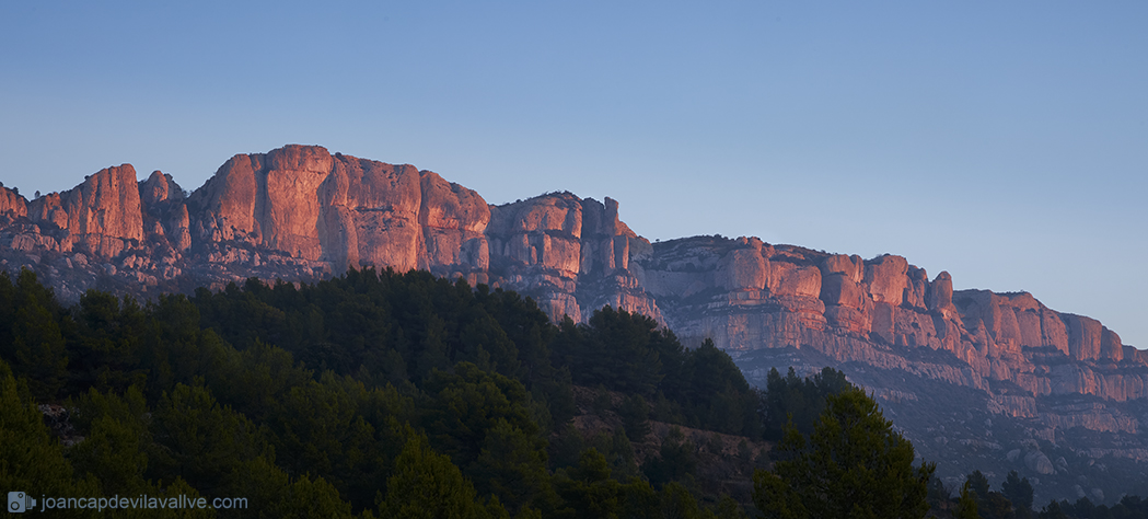 Serra de Montsant a l'albada